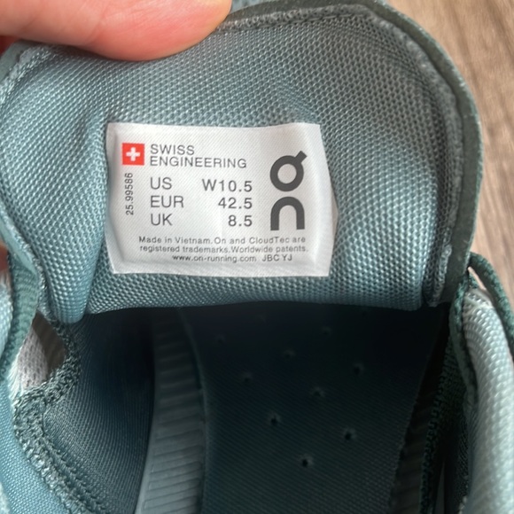 On cloud cloudflow 2.0 sea limelight 9 NWOT - Picture 8 of 13